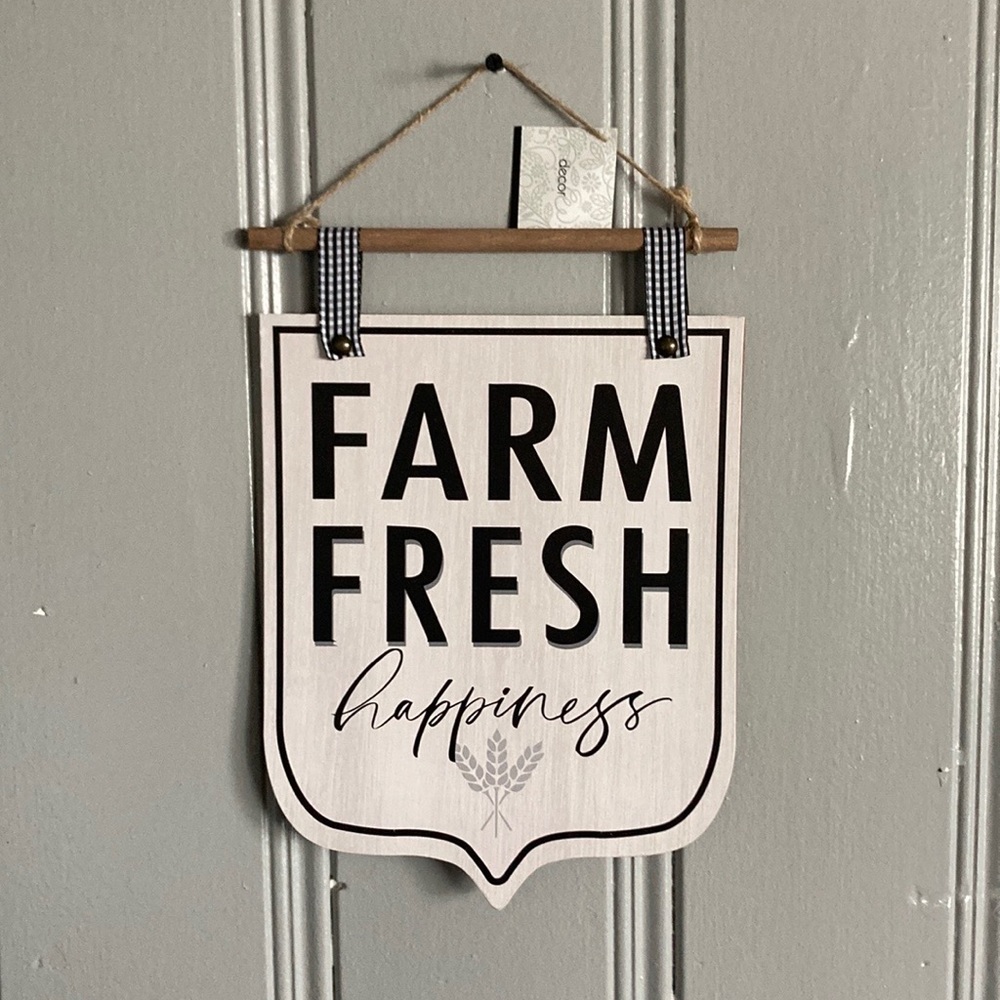 NWT Rustic Farmhouse Wooden White & Black Farm Fresh Happiness Dowel Decor Sign